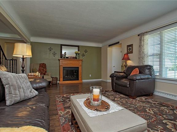 4th image of 25637 W Hedgewood Dr