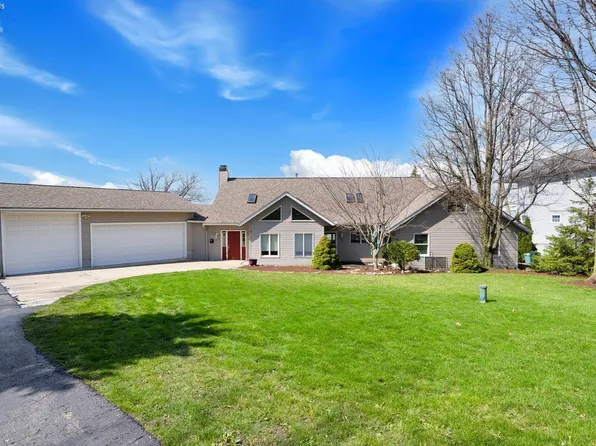 2819 E Sand Rd, Port Clinton, OH 43452