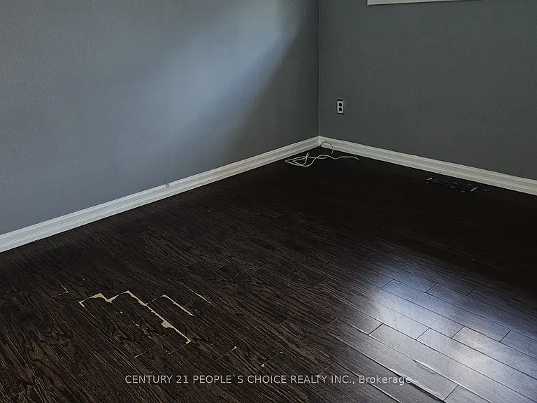 98 Lynbrook Dr — Photo 6