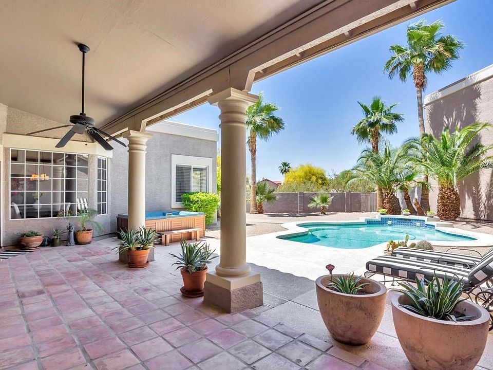 Gorgeous courtyard entry!