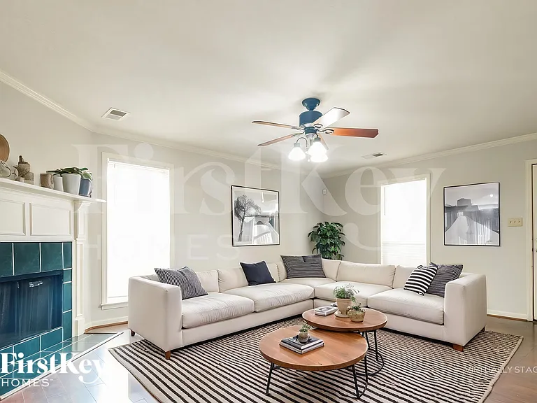 588 N Ericson Dr — Photo 3