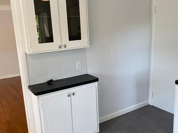 Kitchen Facing Living Room
