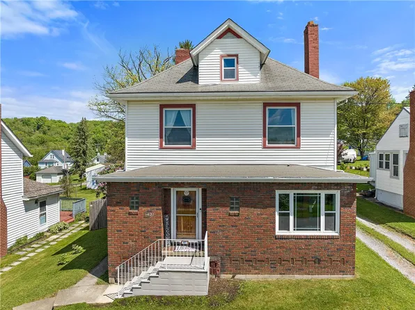 421 Van Buren St, Evans City, PA 16033