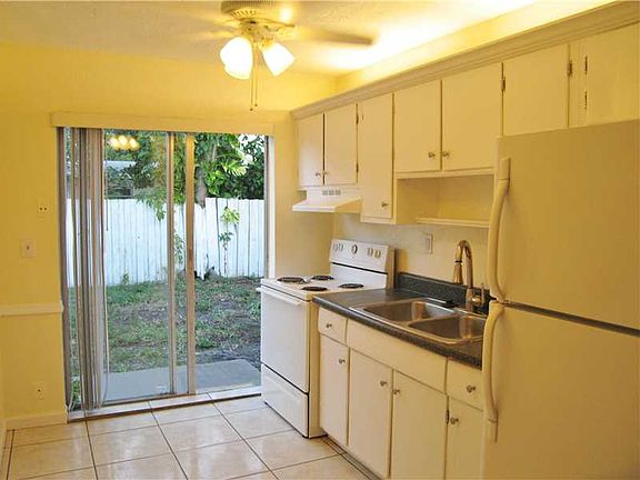 3rd image of 3040 NE 12th Ave