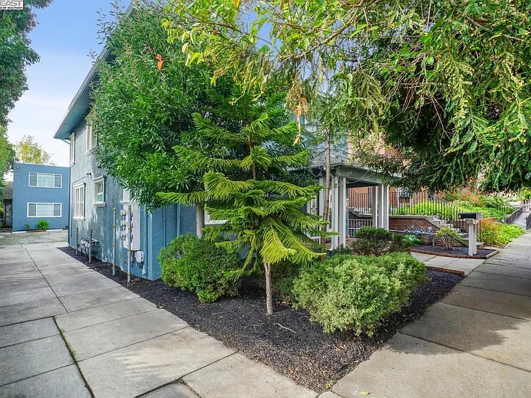 3028 Colby St #D — Photo 2