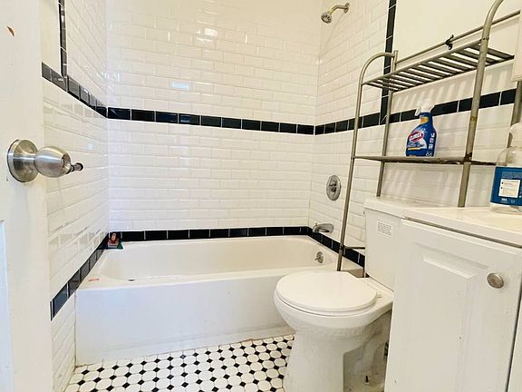 4th image of 192-11 Jamaica Ave Floor 2
