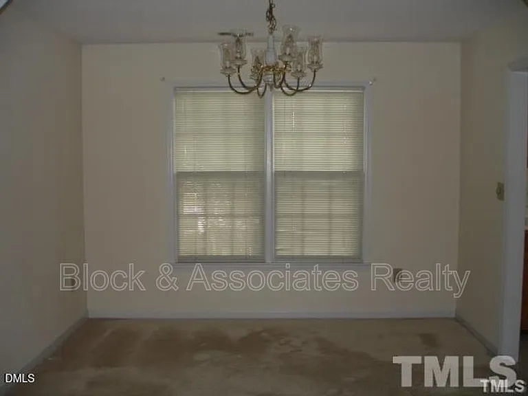 311 Wax Myrtle Ct — Photo 4