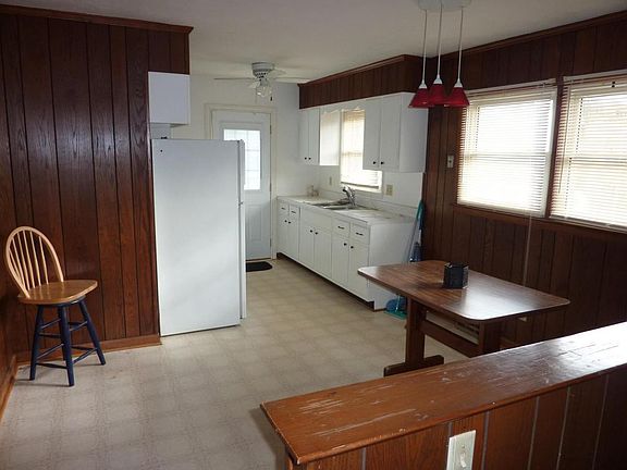 3rd image of 801 Pyrtle Dr