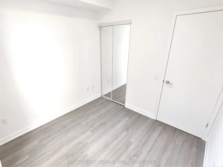 39 Roehampton Ave #2807 — Photo 10