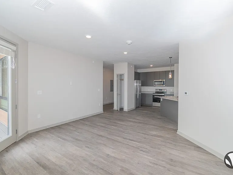 Chateau at Yankee Hill Apartments — Photo 71