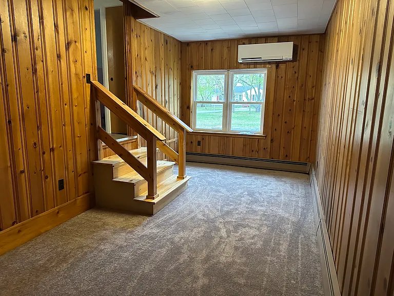 Office space or 3rd bedroom
Private, new windows, A/C, flooring