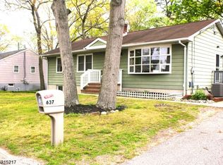 637 Beach Ave, Beachwood, NJ 08722