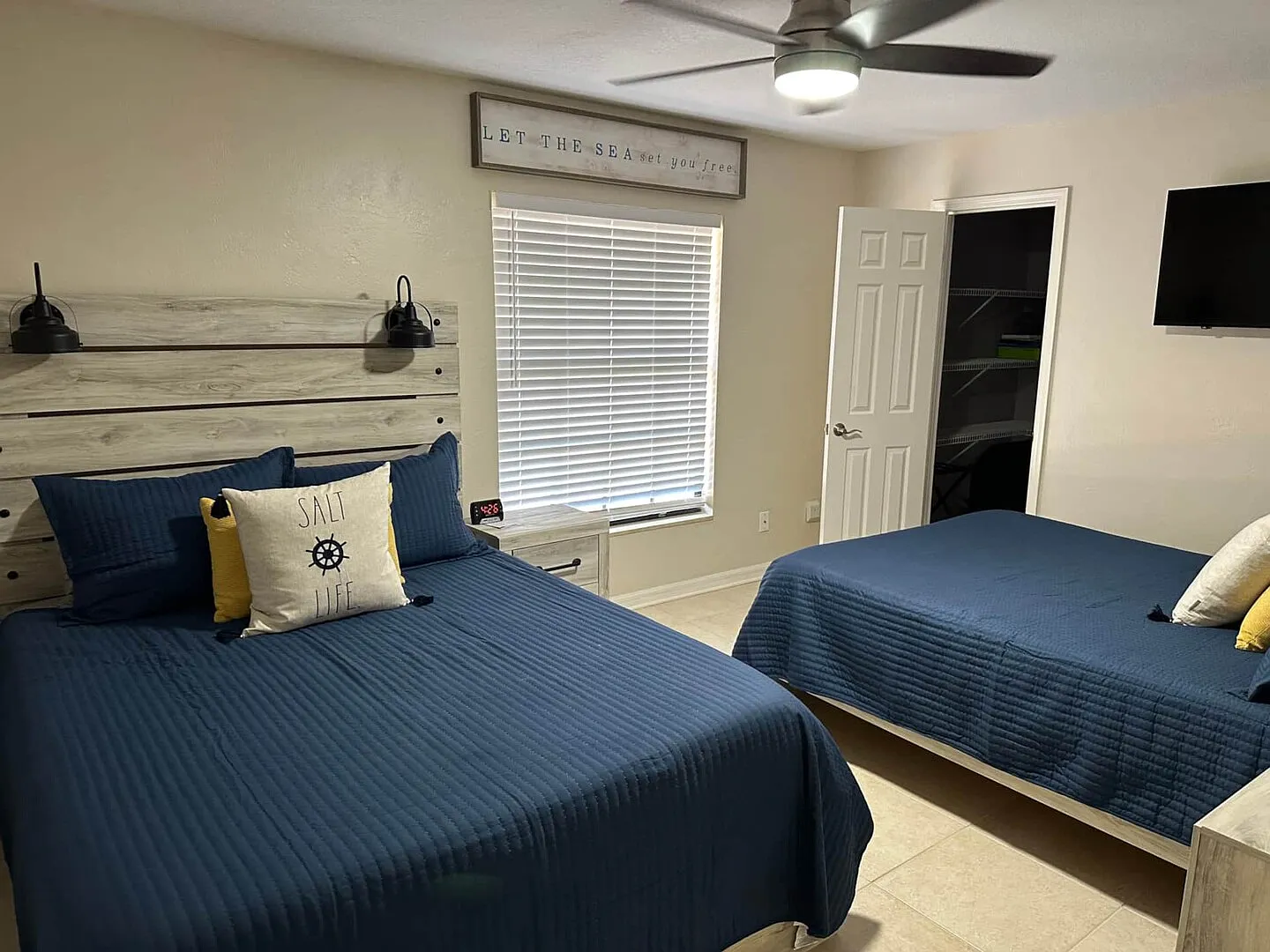 Newly renovated beautiful duplex with a ton of amenities & huge yard! — Photo 3