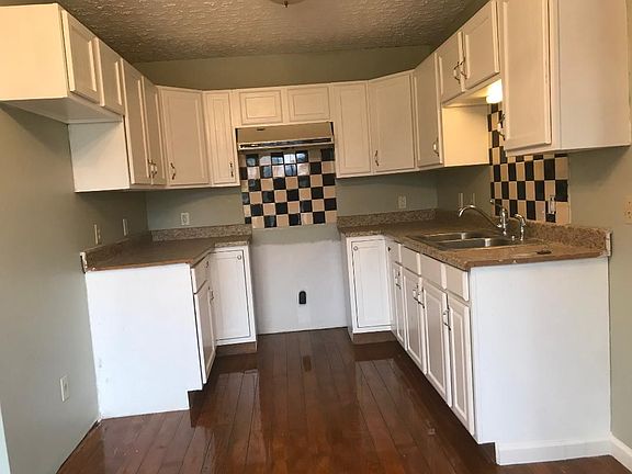3rd image of 200 Jones Ave