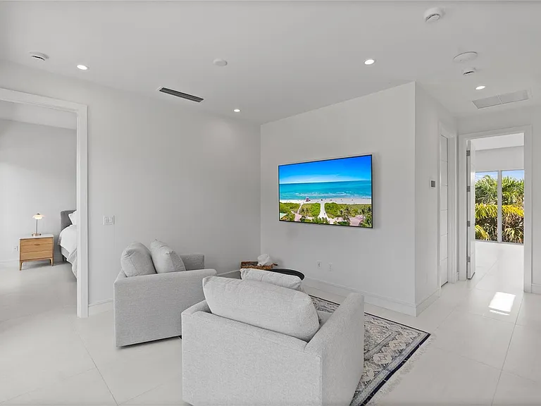 221 Shore Ct #221 — Photo 44