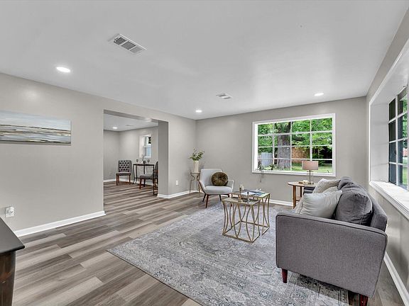 4th image of 2068 Plainfield Ave