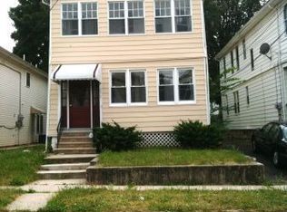392 E 9th Ave, Roselle, NJ 07203