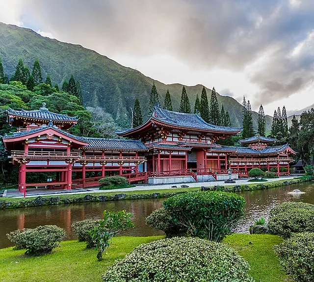 Local Scenery:
Temple Valley Byodo-in Temple