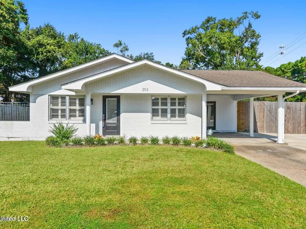 201 Walnut Dr, Ocean Springs, MS 39564