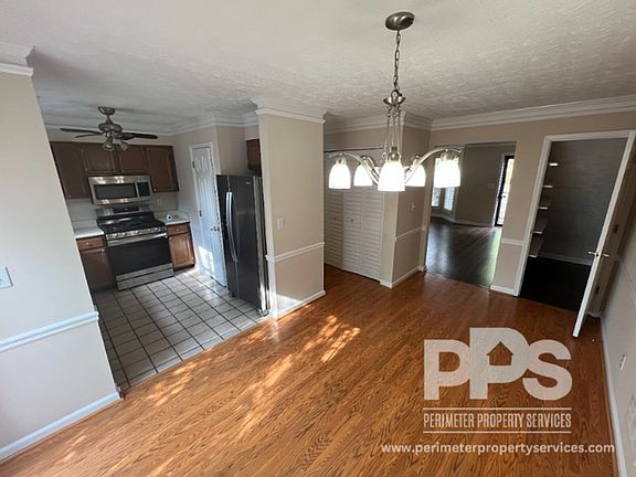 4th image of 2950 Lexington Trace Dr SE