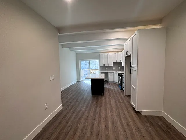 4 bed, 2400 sqft, $3,400 — Photo 4