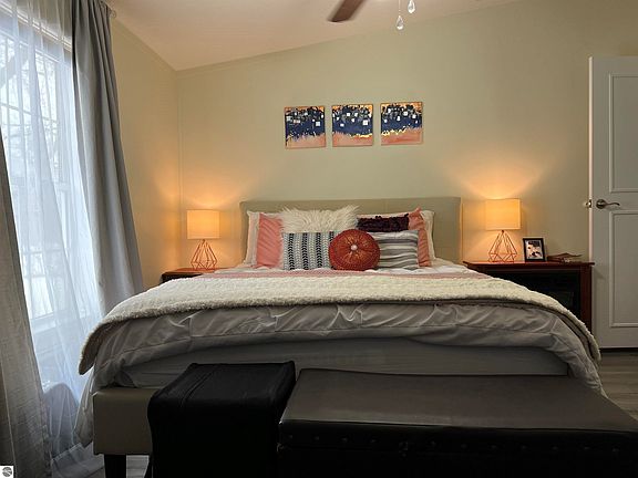 4th image of 31 Buckeye Ln