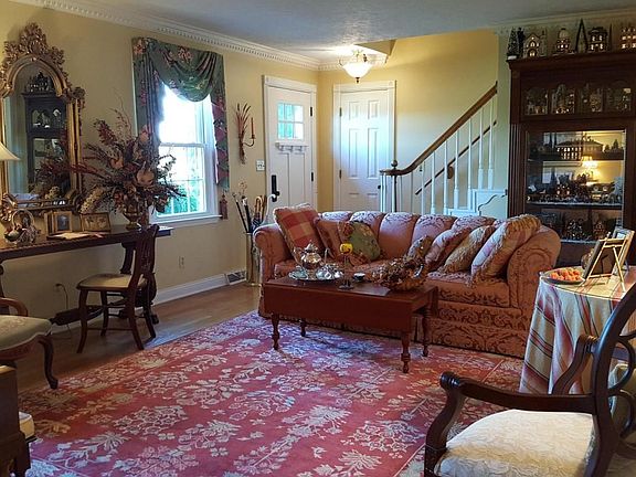 2515 Front Entrance into Living Room