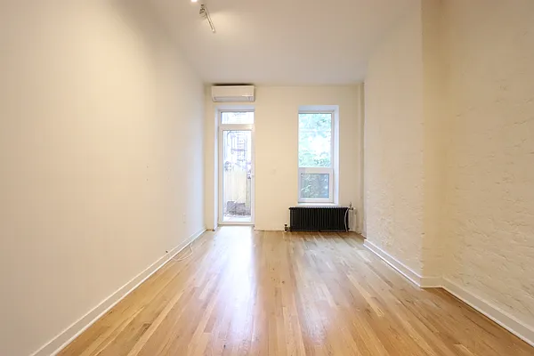 Rented by Nooklyn NYC LLC | media 19