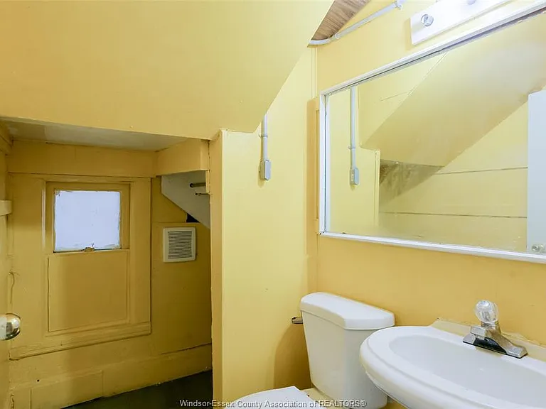 361 Josephine Ave — Photo 8