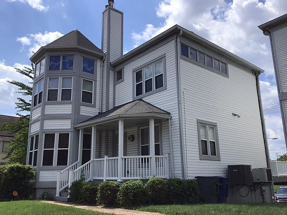 2nd image of 1201 Hadley St