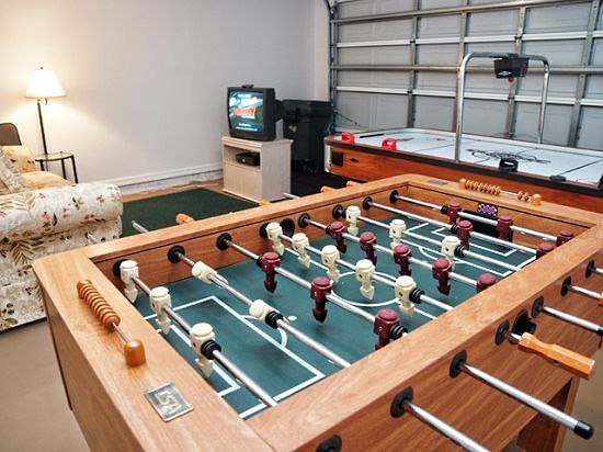 SC3P17325WW-games-room