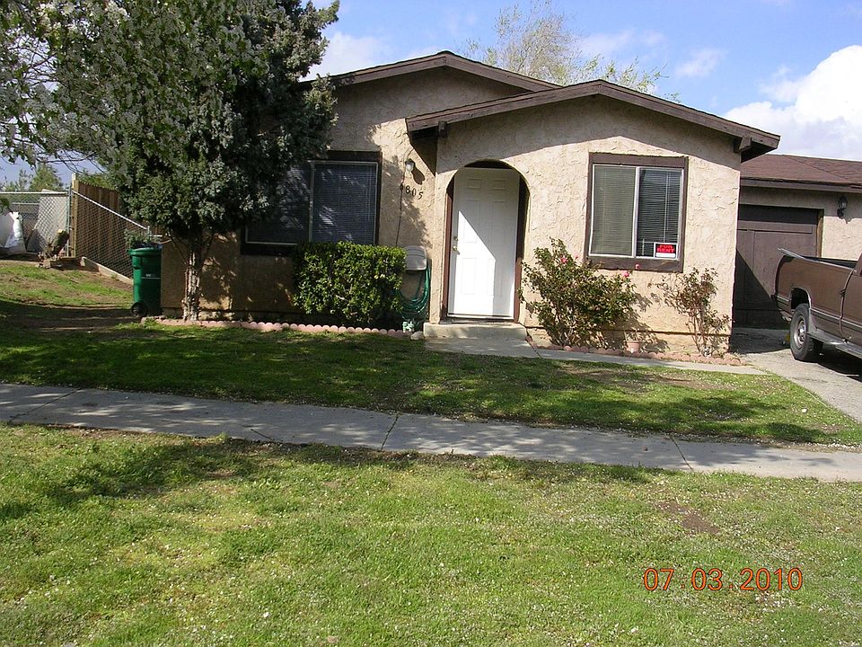 Please do not disturb tenant. AVAILABLE SOON. Quarts HILLS, CA. 2+1 car garage, central hear /air, marble floor in kitchen, stove, grass fenced yard. Trash and gardner paid by owner. Not sect. 8 approved. Phone 661-492-9028.. New carpet and paint. Nice ne