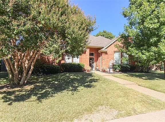 2nd image of 2817 Redfield Dr