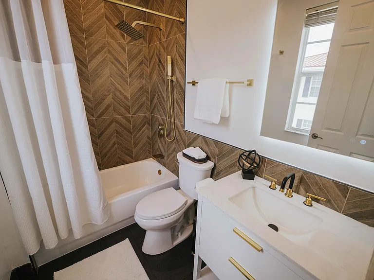 2502 N Dixie Hwy #43 — Photo 31