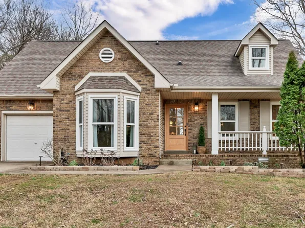 2013 Sweetbriar Dr, Clarksville, TN 37043