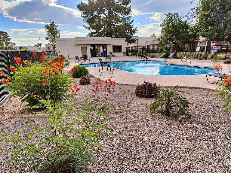 1028 E Bendix Dr — Photo 3
