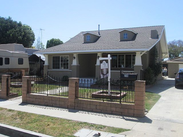 House Front yard and Drive way parking for 4 cars