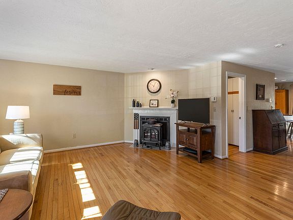 3rd image of 195 Falmouth Road APT 12E