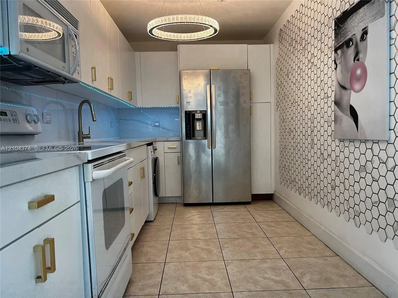 7501 E Treasure Dr — Photo 4