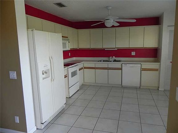 3rd image of 9039 Vineyard Lake Dr