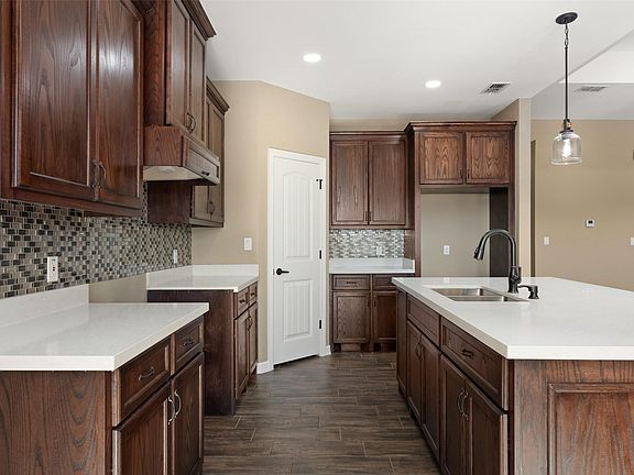 5th image of 1305 Plata Dr