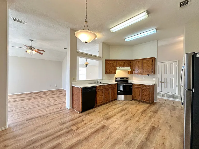607 Hogan Dr — Photo 16