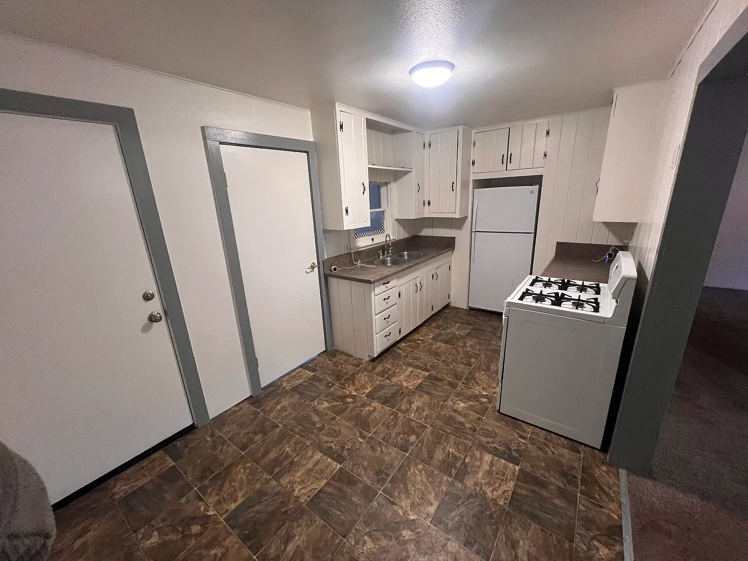 2 bed, 750 sqft, $1,595 — Photo 3