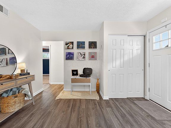5th image of 348 Iroquois Park Pl