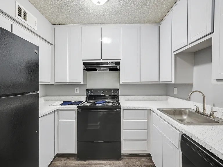Bent Creek Apartments — Photo 12