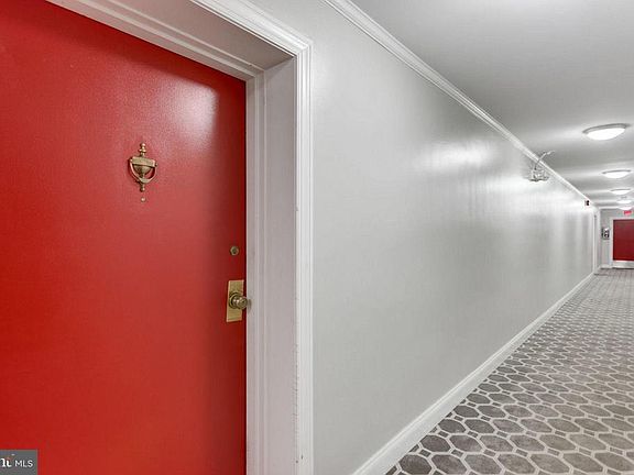 2nd image of 6135 Leesburg Pike APT 306
