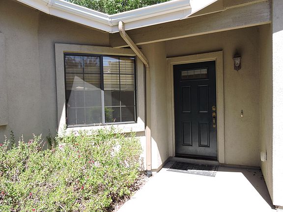 5th image of 3221 Iris Ln