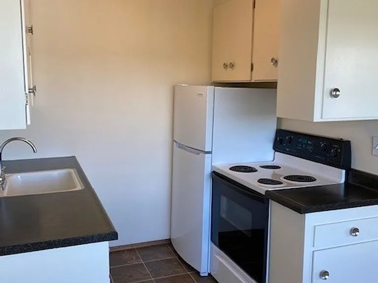Dolores Manor Apartments — Photo 39