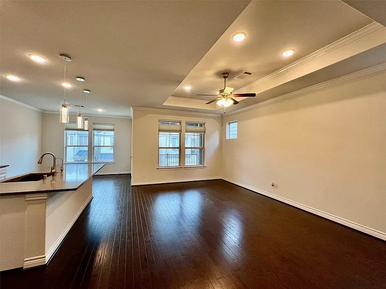 10916 Cannes Memorial Dr — Photo 6