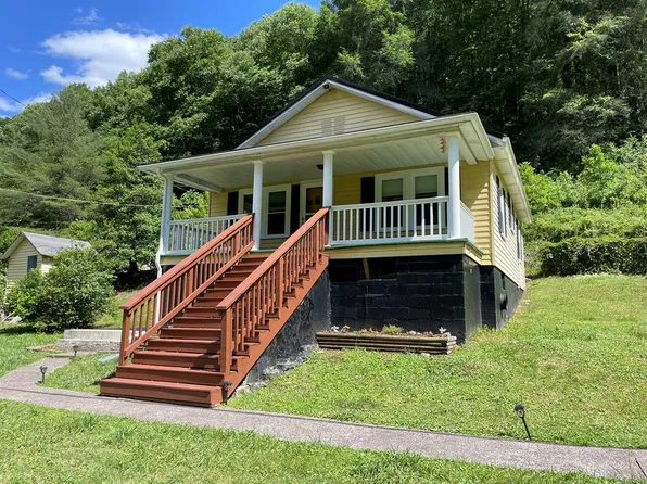 1121 Monroe Rd, Honaker, VA 24260